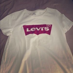 Women size large Levi’s T-shirt!